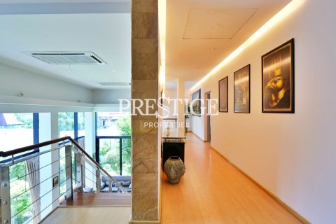 House in Pattaya, Thailand 3 bedrooms № 198689 - photo 26