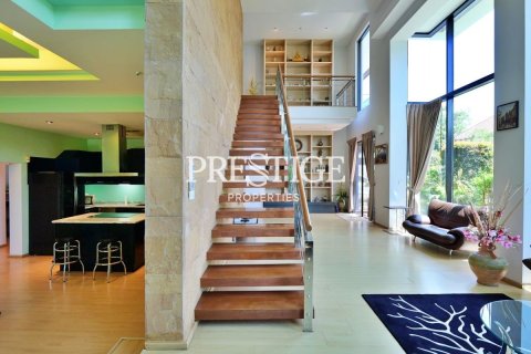 House in Pattaya, Thailand 3 bedrooms № 198689 - photo 6
