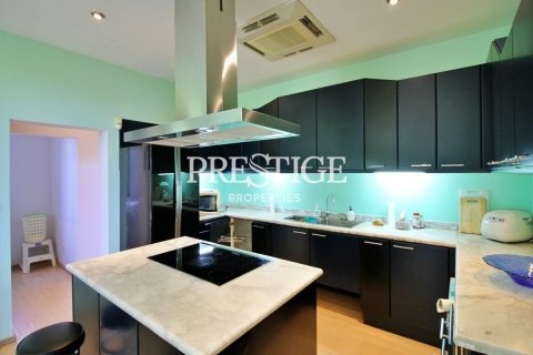House in Pattaya, Thailand 3 bedrooms № 198689 - photo 10