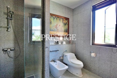 House in Pattaya, Thailand 3 bedrooms № 198689 - photo 22