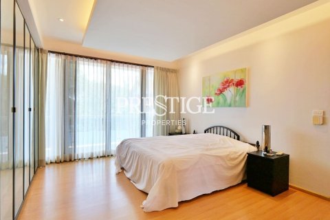 House in Pattaya, Thailand 3 bedrooms № 198689 - photo 14