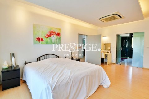 House in Pattaya, Thailand 3 bedrooms № 198689 - photo 13