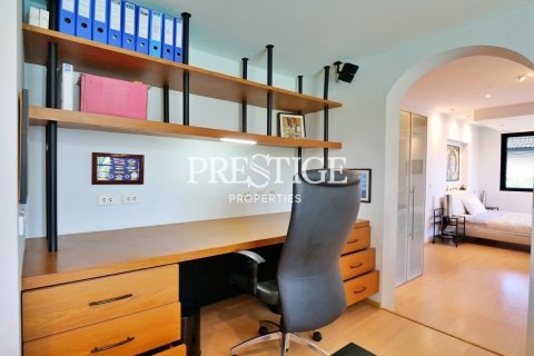 House in Pattaya, Thailand 3 bedrooms № 198689 - photo 25