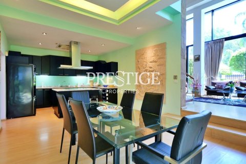 House in Pattaya, Thailand 3 bedrooms № 198689 - photo 8