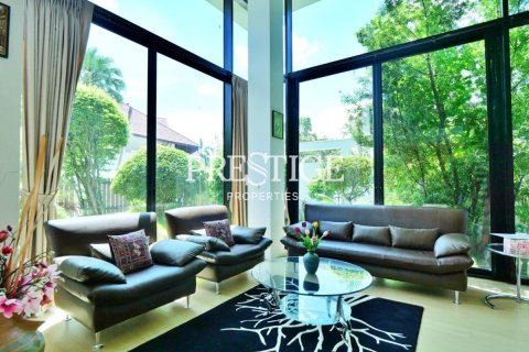 House in Pattaya, Thailand 3 bedrooms № 198689 - photo 3