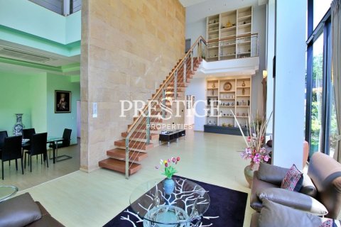 House in Pattaya, Thailand 3 bedrooms № 198689 - photo 4