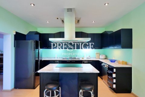 House in Pattaya, Thailand 3 bedrooms № 198689 - photo 9