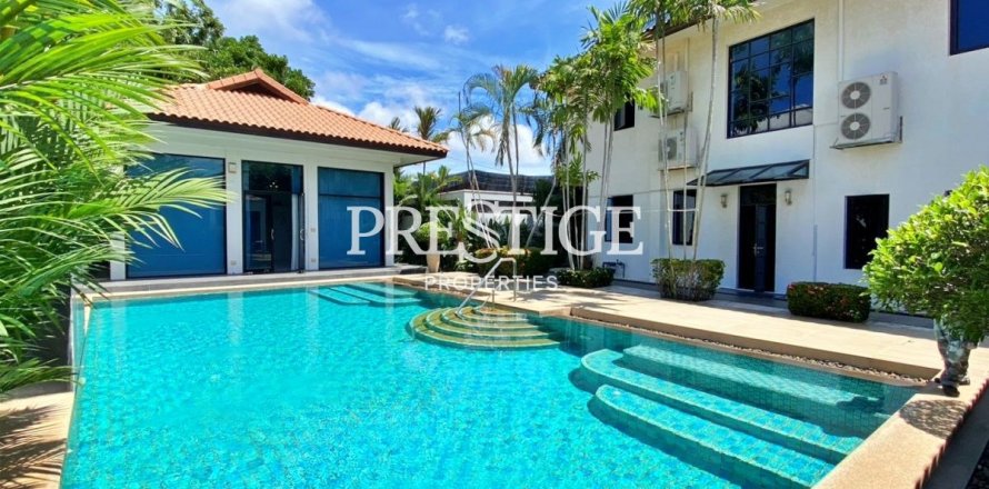 House in Pattaya, Thailand 3 bedrooms № 198689
