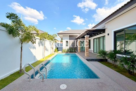 Casa de 3 dormitorios en Pattaya, Tailandia № 197810