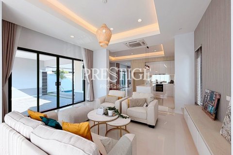 Casa de 3 dormitorios en Pattaya, Tailandia № 197810 - foto 3