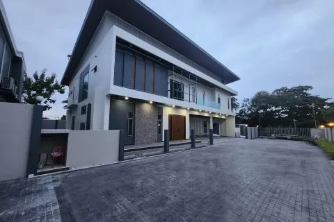 Chalet de 6 dormitorios en Pattaya, Tailandia № 155720 - foto 2