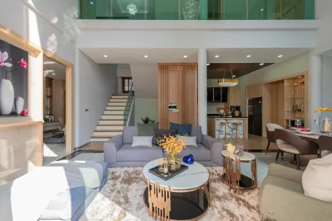 Chalet de 6 dormitorios en Pattaya, Tailandia № 155720 - foto 12