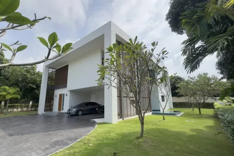 Villa in Pattaya, Thailand 4 bedrooms № 155716