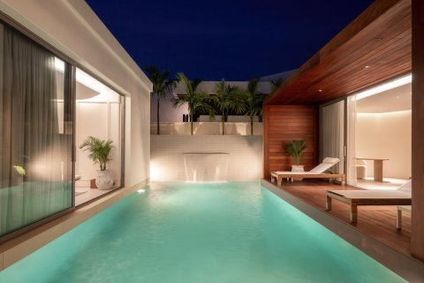 Chalet de 3 dormitorios en Pattaya, Tailandia № 155717 - foto 16