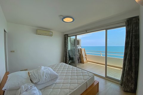 Condominio de 2 dormitorios en Pran Buri, Tailandia № 168625 - foto 10