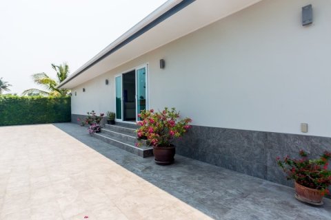 Chalet de 7 dormitorios en Hua Hin, Tailandia № 168624 - foto 21