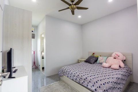 Chalet de 7 dormitorios en Hua Hin, Tailandia № 168624 - foto 16