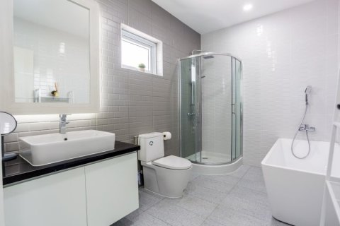 Chalet de 7 dormitorios en Hua Hin, Tailandia № 168624 - foto 19