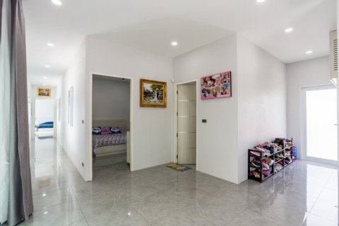 Chalet de 7 dormitorios en Hua Hin, Tailandia № 168624 - foto 14