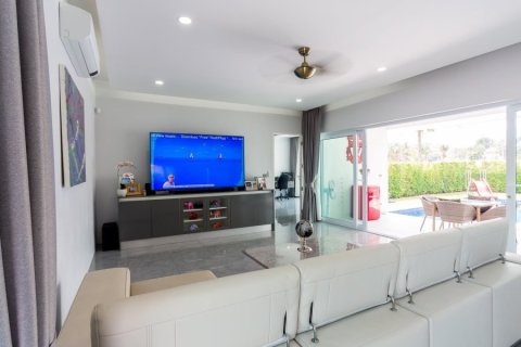 Chalet de 7 dormitorios en Hua Hin, Tailandia № 168624 - foto 7