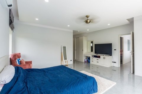 Chalet de 7 dormitorios en Hua Hin, Tailandia № 168624 - foto 11