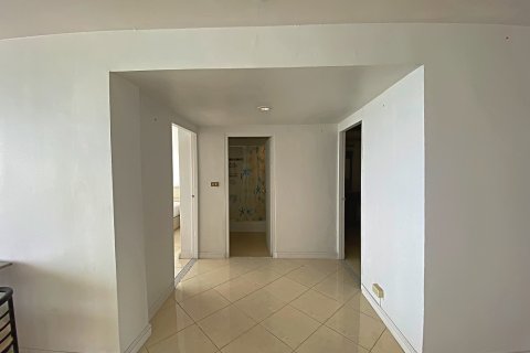 Condominio de 3 dormitorios en Pran Buri, Tailandia № 168626 - foto 24