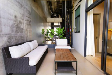 Dúplex de 3 dormitorios en Bangkok, Tailandia № 180595 - foto 11