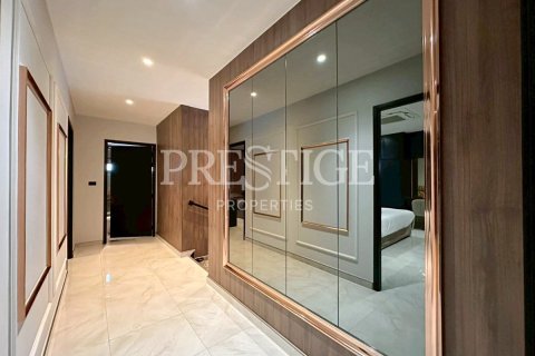 Casa de 4 dormitorios en Pattaya, Tailandia № 202041 - foto 17