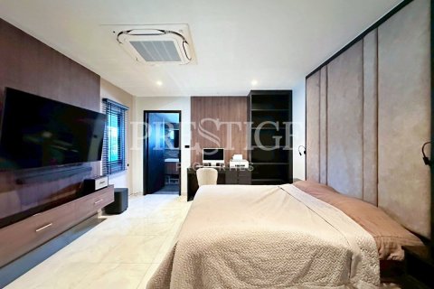 Casa de 4 dormitorios en Pattaya, Tailandia № 202041 - foto 12