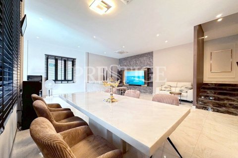 Casa de 4 dormitorios en Pattaya, Tailandia № 202041 - foto 7