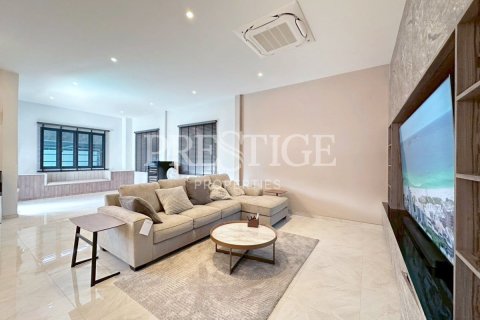 Casa de 4 dormitorios en Pattaya, Tailandia № 202041 - foto 4