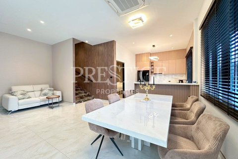 Casa de 4 dormitorios en Pattaya, Tailandia № 202041 - foto 8