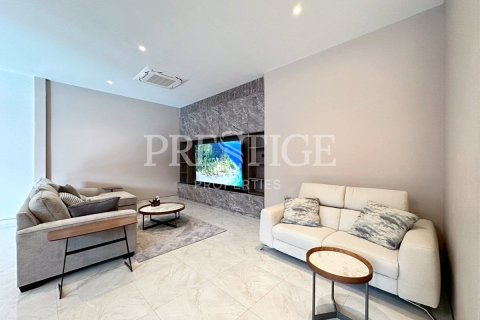 Casa de 4 dormitorios en Pattaya, Tailandia № 202041 - foto 5
