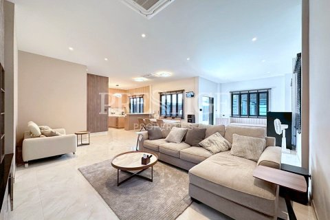 Casa de 4 dormitorios en Pattaya, Tailandia № 202041 - foto 3