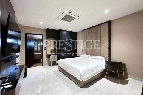 Casa de 4 dormitorios en Pattaya, Tailandia № 202041 - foto 18