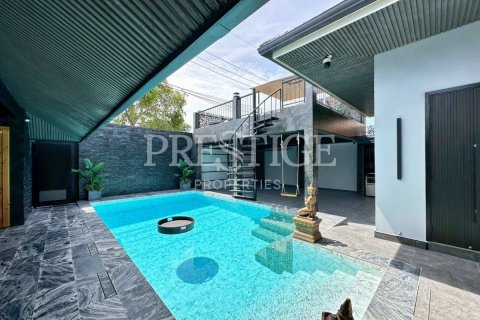 Casa de 4 dormitorios en Pattaya, Tailandia № 202041 - foto 2