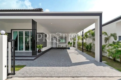 Casa de 3 dormitorios en Pattaya, Tailandia № 202040 - foto 14