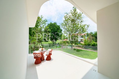Casa de 6 dormitorios en Pattaya, Tailandia № 202043 - foto 14