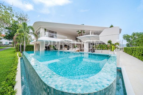 Casa de 8 dormitorios en Pattaya, Tailandia № 202045 - foto 2