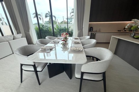Chalet de 3 dormitorios en Hua Hin, Tailandia № 170229 - foto 11