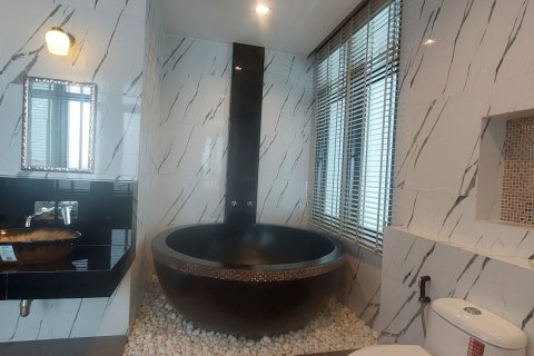 Chalet de 4 dormitorios en Ko Samui, Tailandia № 164087 - foto 17