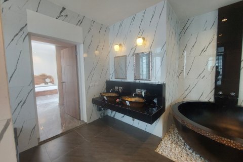 Chalet de 4 dormitorios en Ko Samui, Tailandia № 164087 - foto 18