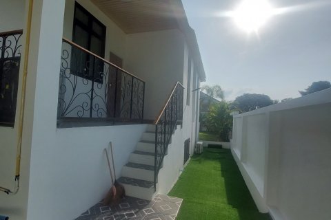 Chalet de 4 dormitorios en Ko Samui, Tailandia № 164087 - foto 5