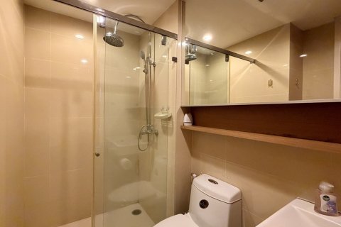 Condominio de 1 dormitorio en Watthana, Bangkok, Tailandia № 205731 - foto 2