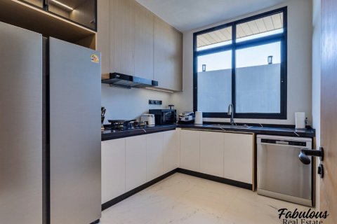 Chalet de 4 dormitorios en Bang Tao, Tailandia № 205734 - foto 12