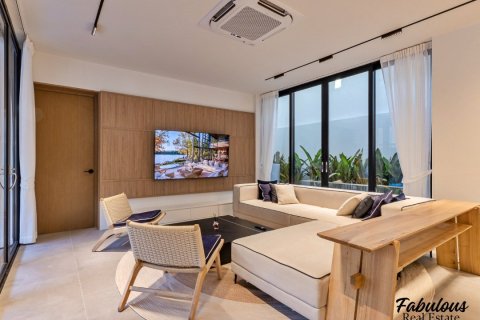 Chalet de 4 dormitorios en Bang Tao, Tailandia № 205734 - foto 3