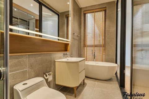 Chalet de 4 dormitorios en Bang Tao, Tailandia № 205734 - foto 7