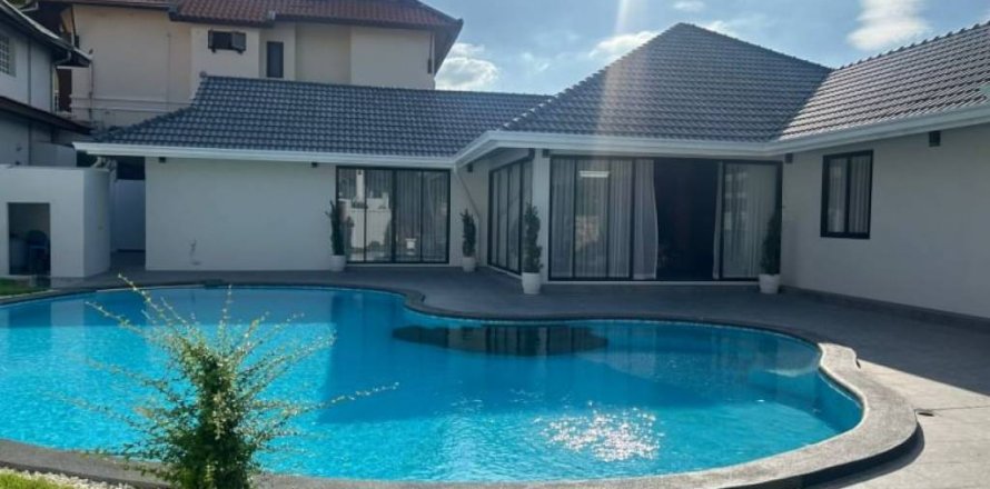 Chalet de 3 dormitorios en Pattaya, Tailandia № 120425
