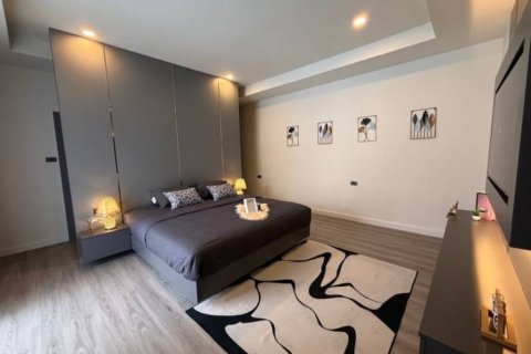 Chalet de 3 dormitorios en Pattaya, Tailandia № 120425 - foto 10
