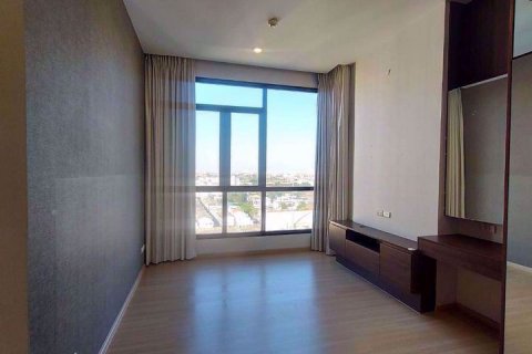 Condominio de 2 dormitorios en Huai Khwang, Bangkok, Tailandia № 48138 - foto 4